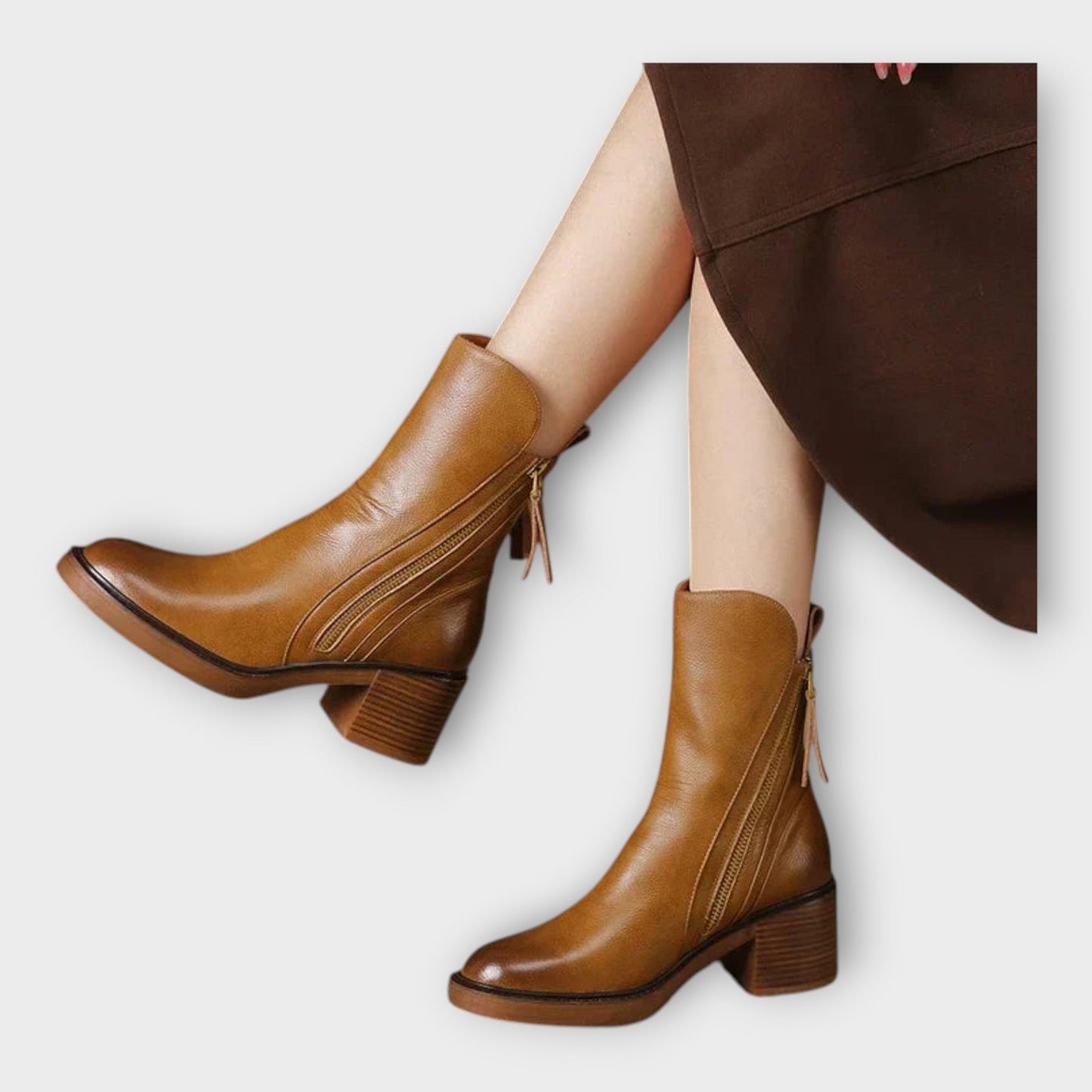 Botins com Linha Elegante e Detalhe de Fecho - Ines Braga