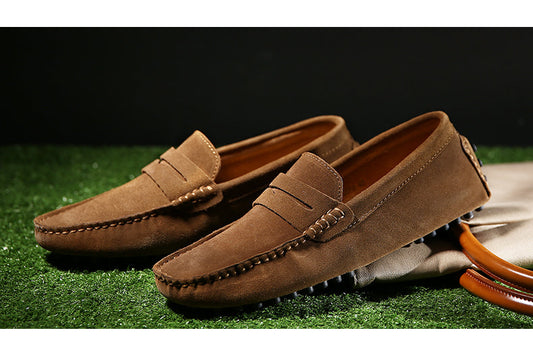 Braune Wildleder-Mokassins für Herren, rutschfeste Sohle, elegantes Design, Freizeitschuhe.