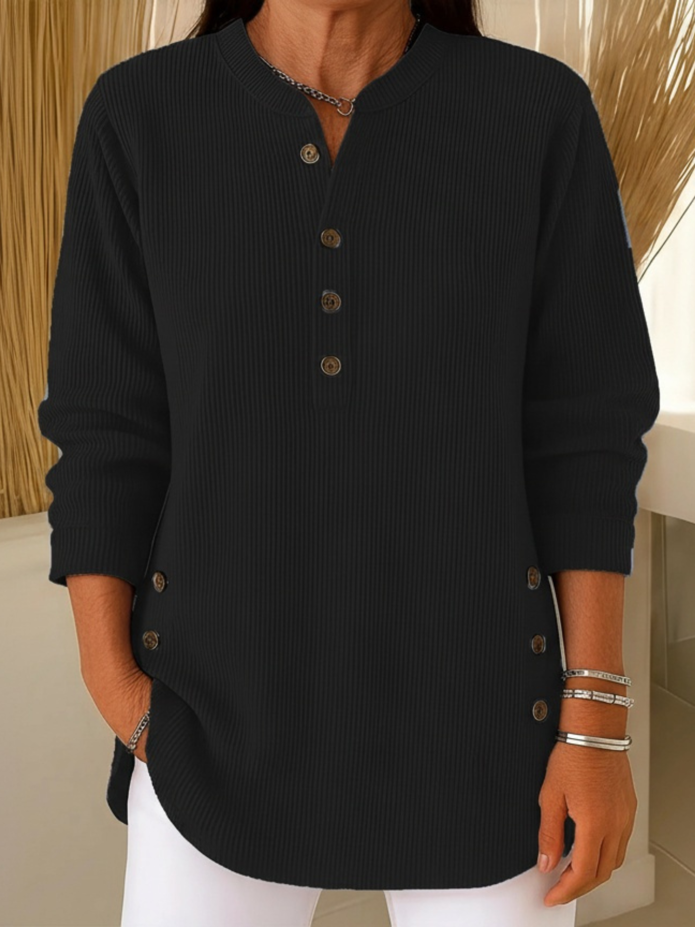 Gemütlicher Pullover mit schickem Knopfdetail