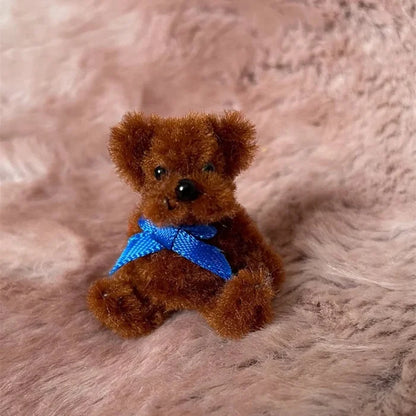 Winziger handgefertigter Teddybär