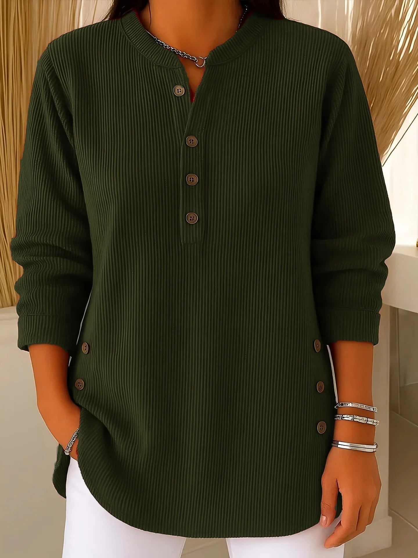 Gemütlicher Pullover mit schickem Knopfdetail