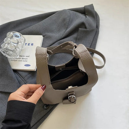 Vegane Leder Mini-Beuteltasche mit verstellbarem Riemen