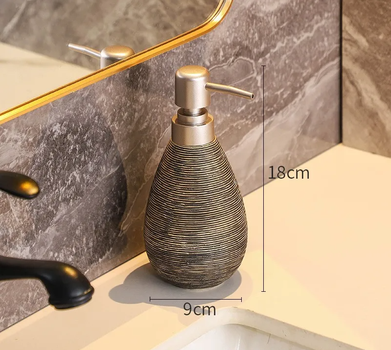 CeramicaVintage Heritage Pump Dispenser – Retro Ceramic Refillable Soap Bottle for Kitchen & Bathroom | Classic Farmhouse & Timeless Décor
