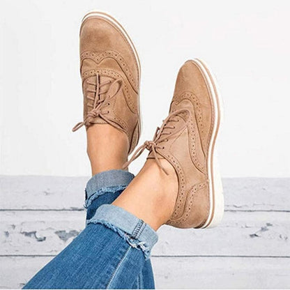 Ladies' derby shoes made of suede with brogue details – Carisse