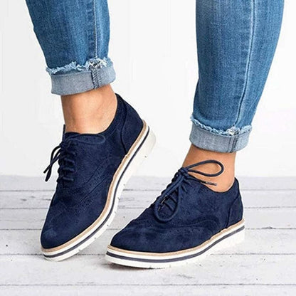 Ladies' derby shoes made of suede with brogue details – Carisse