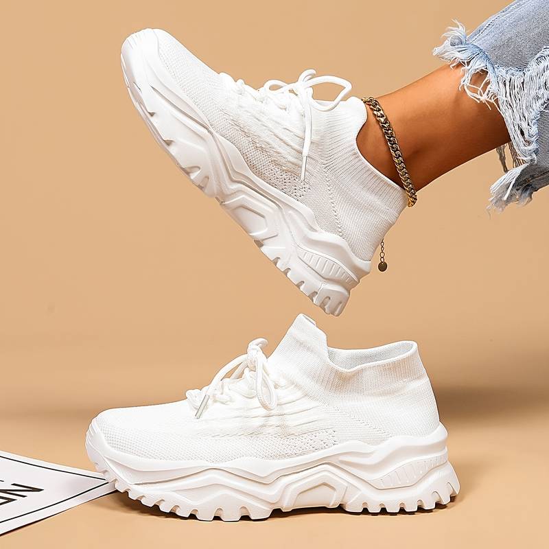 Bequeme orthopädische Schuhe mit zusätzlicher Fußunterstützung