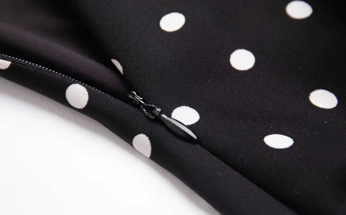 Tom Hollinger | Gepunktetes Neckholder-Midikleid