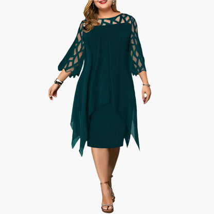 Elegant plus-size midikjole til kvinder med blondeærmer – perfekt til fest og ceremoni
