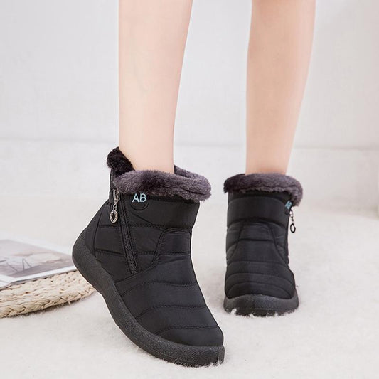 Bottes d'hiver noires pour femmes avec doublure en fourrure, fermeture éclair latérale, semelle antidérapante. Chaussures chaudes et confortables.