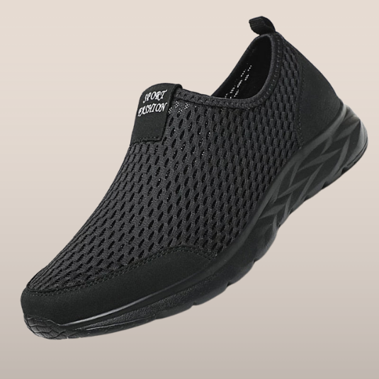 Chaussure de sport noire en maille respirante, semelle antidérapante, design léger et confortable, idéale pour la course et les activités sportives.
