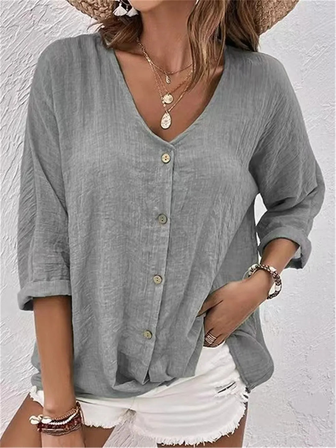 Lina - Elegant Blus med V-ringning och Knappdetaljer