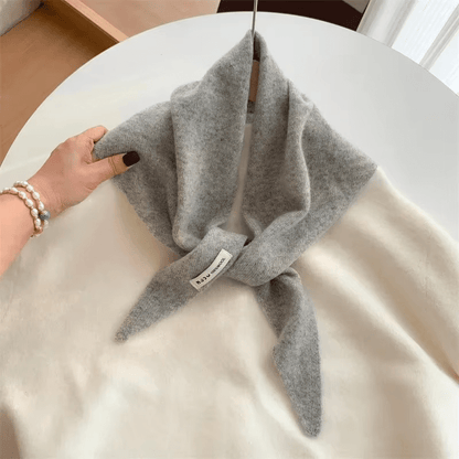 CosyWrap - Écharpe tricotée triangulaire en laine de niche pour les femmes, comme foulard ou écharpe chaude