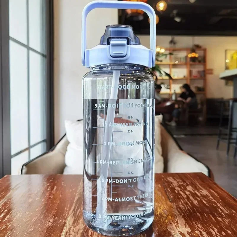2-Liter-Trinkflasche mit Strohhalm & Zeitmarkierung – BPA-frei, Auslaufsicher