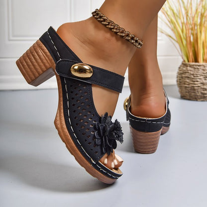 Dissie | Orthopädische Sandalen mit Absatz und Blütenapplikation