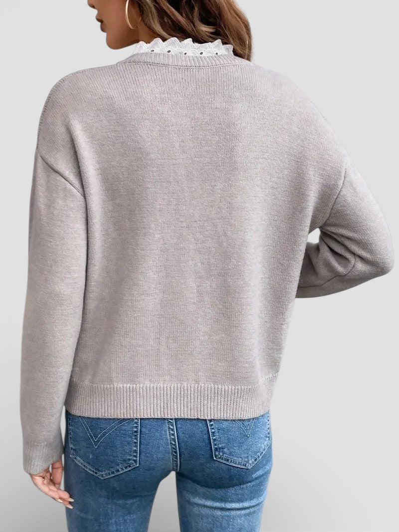 Klara | Pleteni top s elegantnim čipkastim ovratnikom