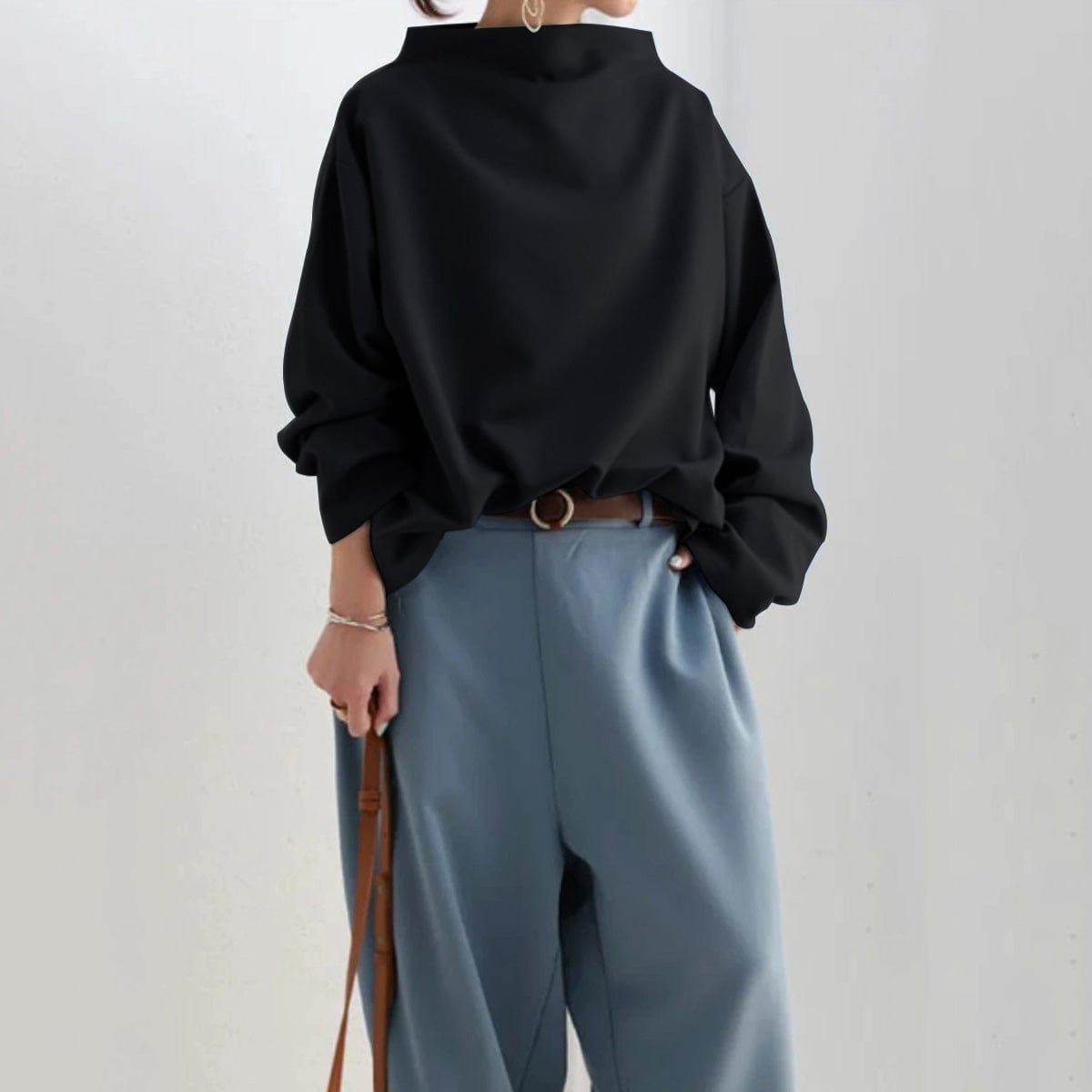 Evie | Oversized top met gedrapeerde hoge hals - Bellanza