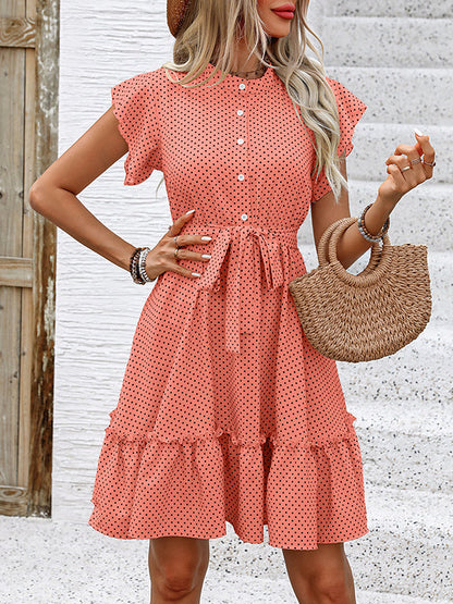 Faltenminikleid mit ausgestelltem Saum und gebundener Taille