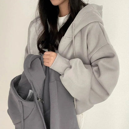 Stilvoller kurzer Kapuzenpullover