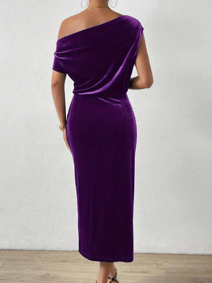 Simona | Rochie Midi Relaxată din Catifea fără Tăieturi