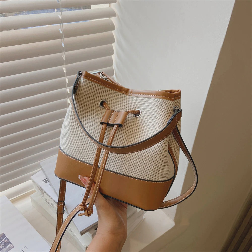 Canvas-Eimer-Tasche mit veganem Lederbesatz und Kordelverschluss
