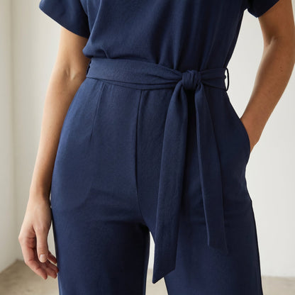 Jumpsuit met strikceintuur en wijde pijpen