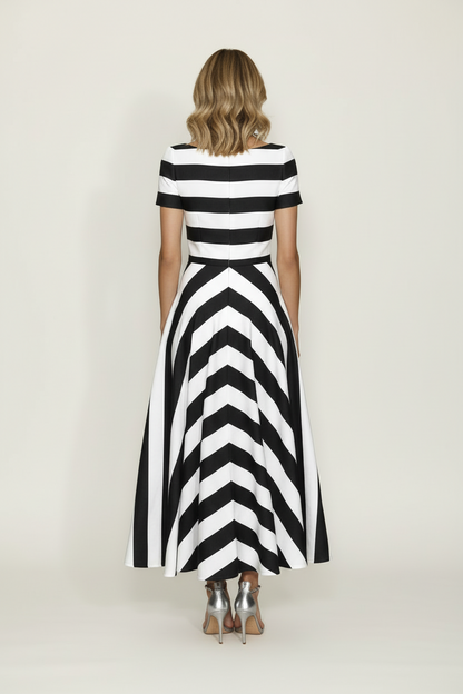 Striped Maxi Dress with Flowing Silhouette and Relaxed Fit