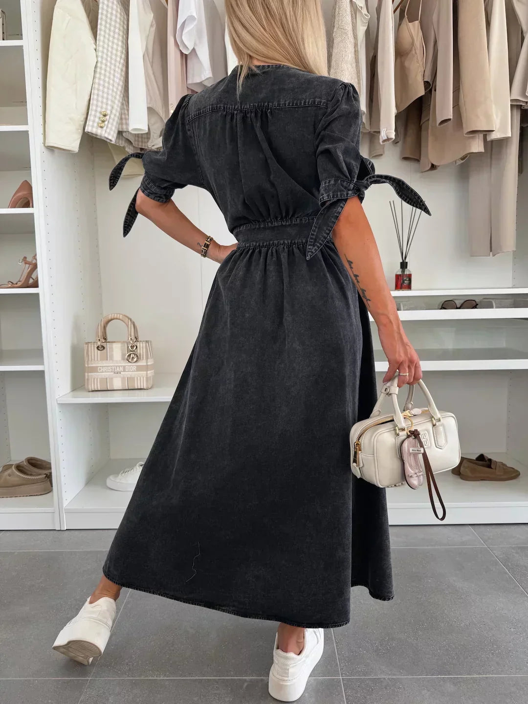 Robe Midi Femme en Jean Boutonnée Col V pour Style Élégant et Féminin