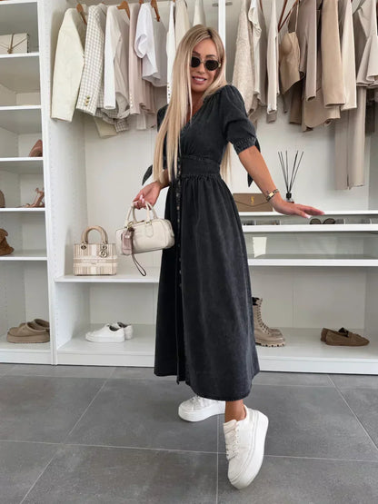 Robe Midi Femme en Jean Boutonnée Col V pour Style Élégant et Féminin