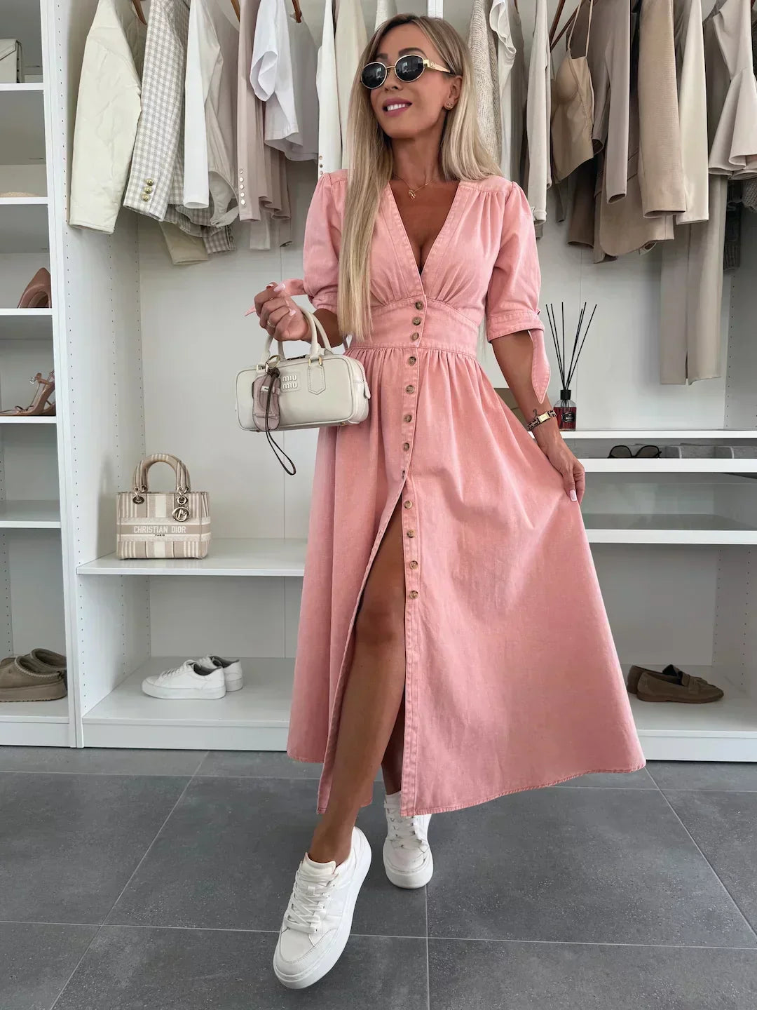 Robe Midi Femme en Jean Boutonnée Col V pour Style Élégant et Féminin