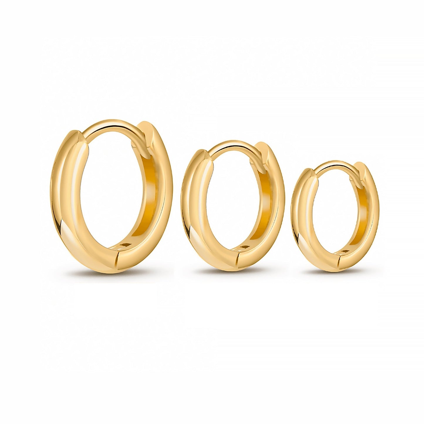 Drei goldene Creolen-Ohrringe, verschiedene Größen, glänzend, modisch, Schmuckaccessoire.