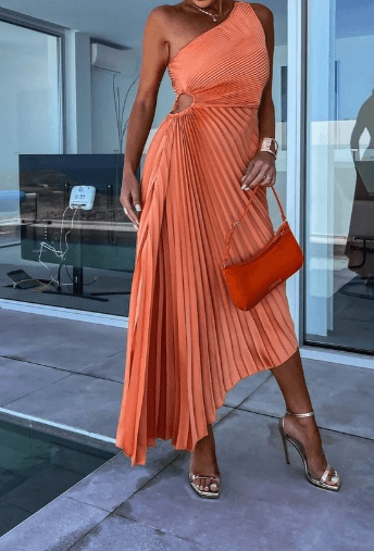 Yasmine – Robe midi asymétrique à une épaule avec plis femme