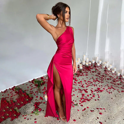 Isabella – Robe tendance à une épaule avec un design fendu élégant et une coupe décontractée