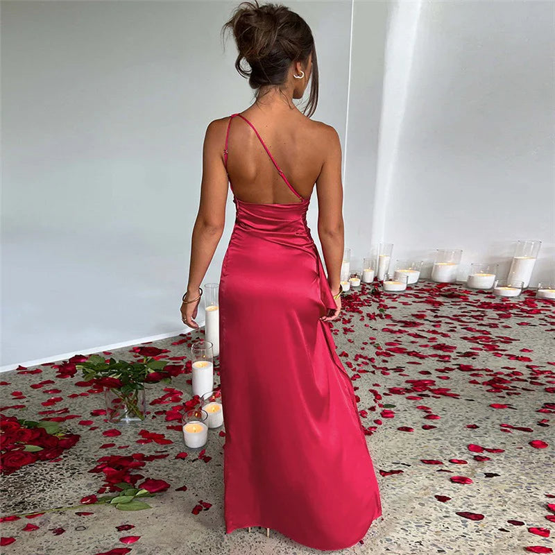 Isabella – Robe tendance à une épaule avec un design fendu élégant et une coupe décontractée