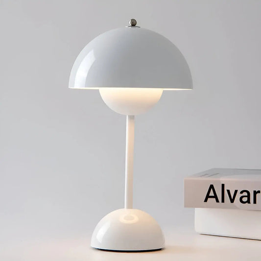 Elegant Skandinavisk Bordlampe med Justerbart Lys