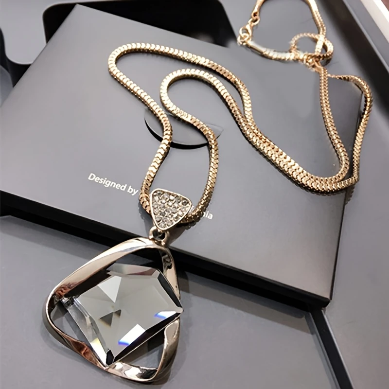 Divifa Crystal Necklace in Gold-Plated stainless steel