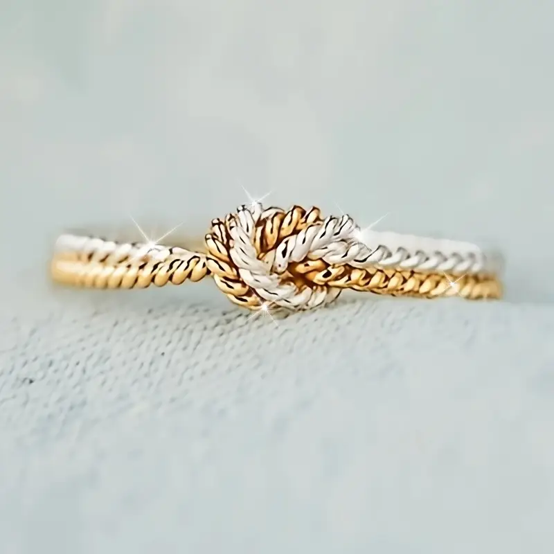 Divifa Knotted Ring in Gold-Plated stainless steel