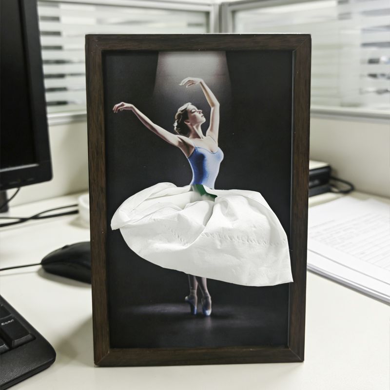 CarveGrace™ | Handgemaakt massief walnoothouten tissuehouder met balletdanseres