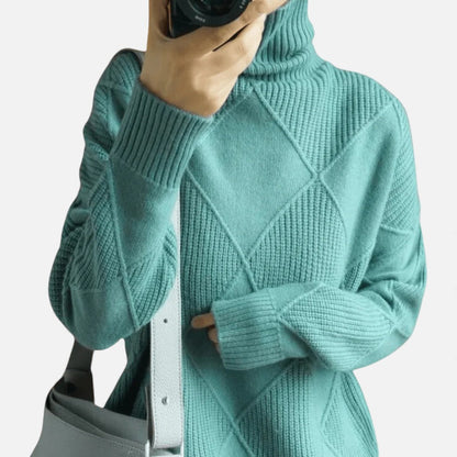 Blød dames højhalset sweater med struktureret strik