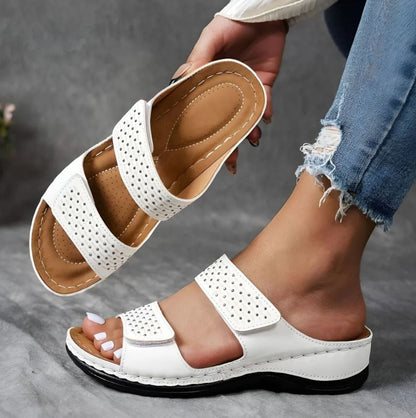 Sandaler för kvinnor med ortopediskt stöd och justerbart spänne