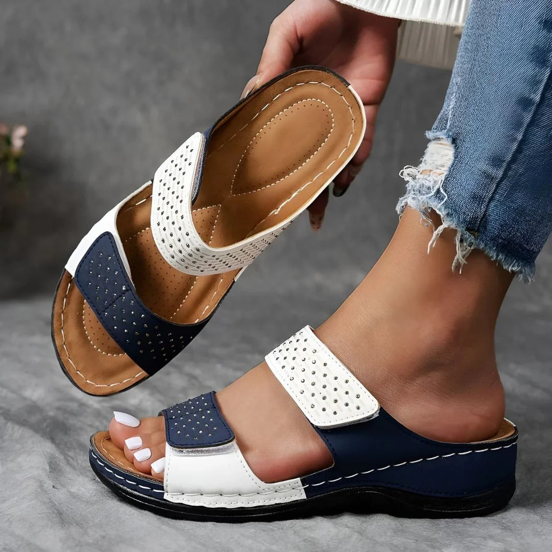 Sandaler för kvinnor med ortopediskt stöd och justerbart spänne