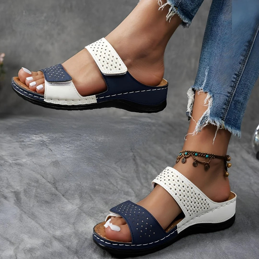 Sandaler för kvinnor med ortopediskt stöd och justerbart spänne