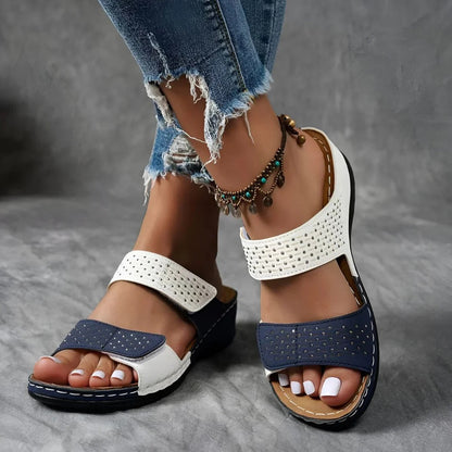 Sandaler för kvinnor med ortopediskt stöd och justerbart spänne