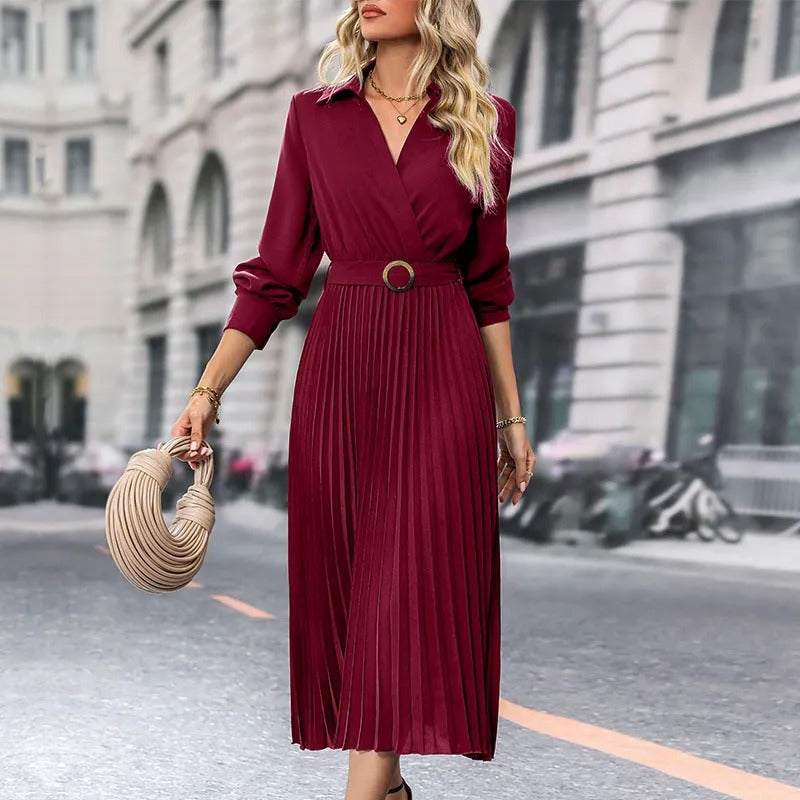Clara - Elegancka sukienka z dekoltem w serek i złotym paskiem