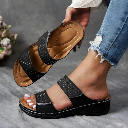 Sandaler för kvinnor med ortopediskt stöd och justerbart spänne