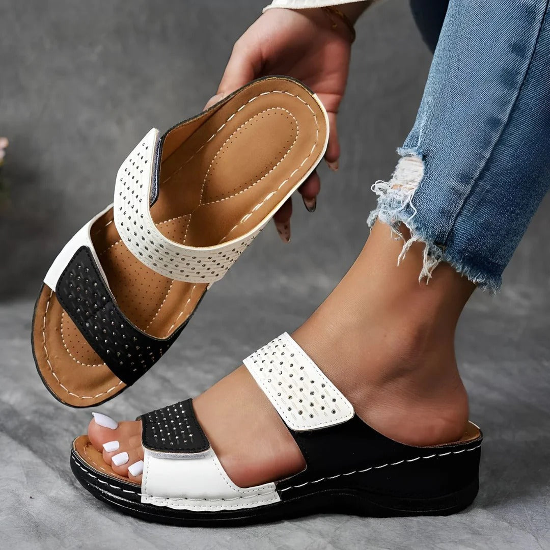 Sandaler för kvinnor med ortopediskt stöd och justerbart spänne