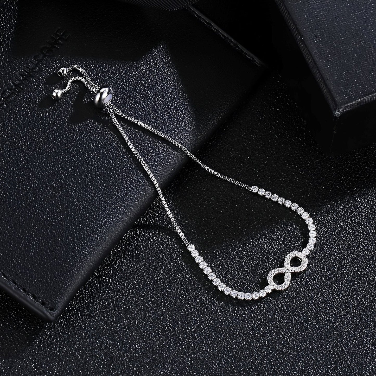 Amaya – Pulsera Infinito de Amistad Elegante