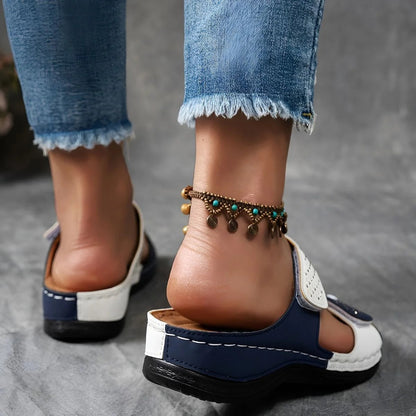 Sandaler för kvinnor med ortopediskt stöd och justerbart spänne