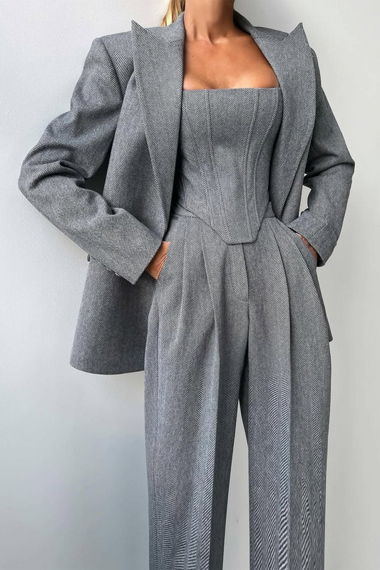 Dolce - Conjunto de Tres Piezas con Blazer de Doble Botonadura