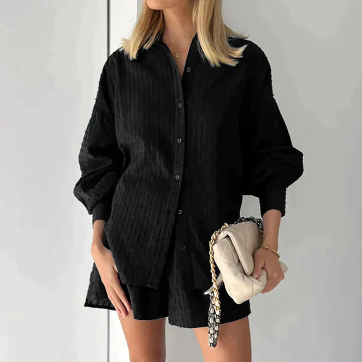 Savannah – Tweedelige set met een shirt met lange mouwen en een short met hoge taille