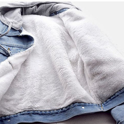 Blaue Jeansjacke mit weißem Fleecefutter, Kapuze, Herrenmode, Winterjacke, warm, stylisch.